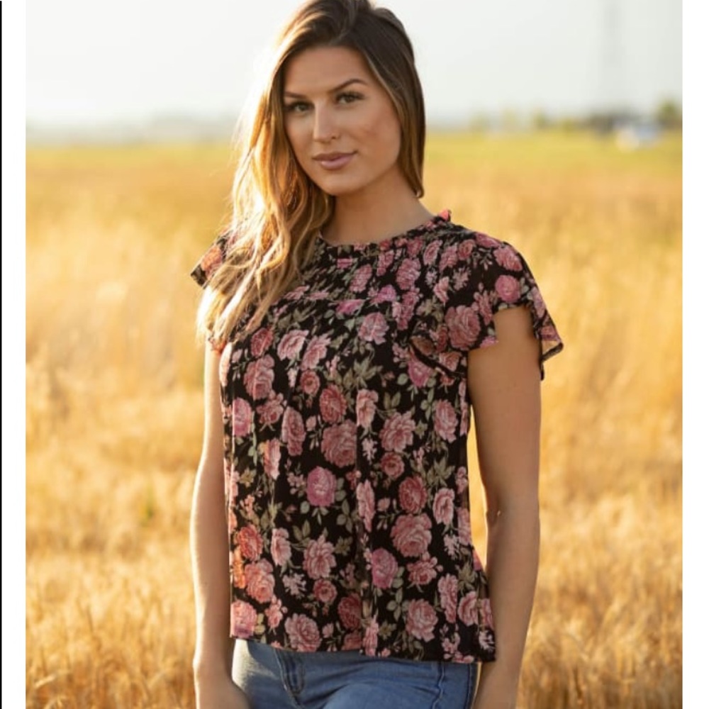 Roz & Ali Floral Flutter Sleeve Blouse